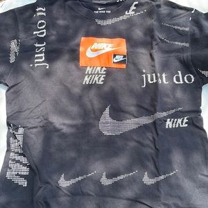 Nike Men’s Shirt